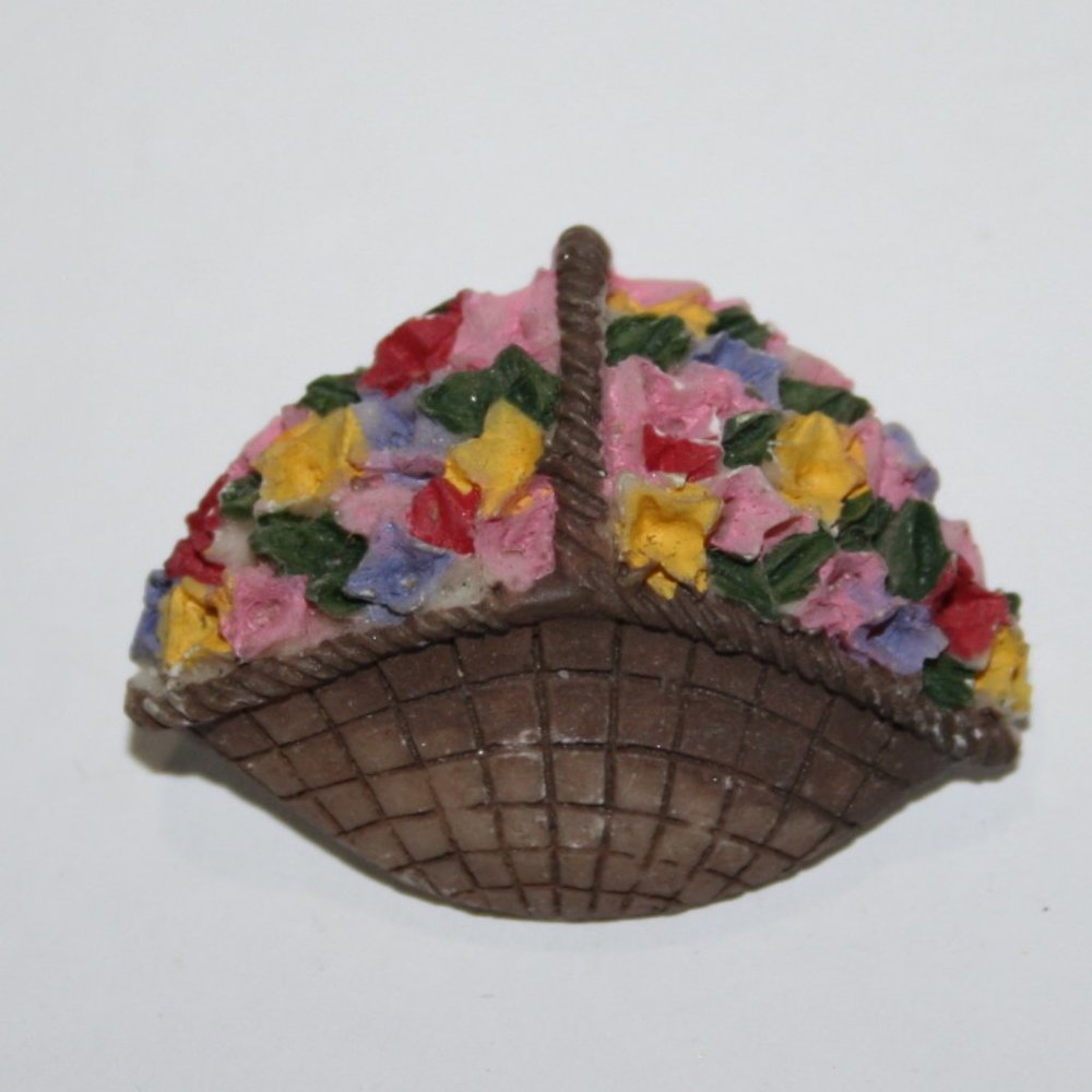 🌸 Vintage Flower Basket Brooch · 1.5"